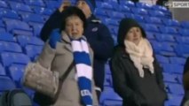 Una abuela baila por la victoria del Reading