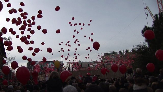 Aerosculpture Aix en Provence, ouverture de Marseille Provence 2013 capitale de Europeenne de la Culture Boudins et pluies de ballons