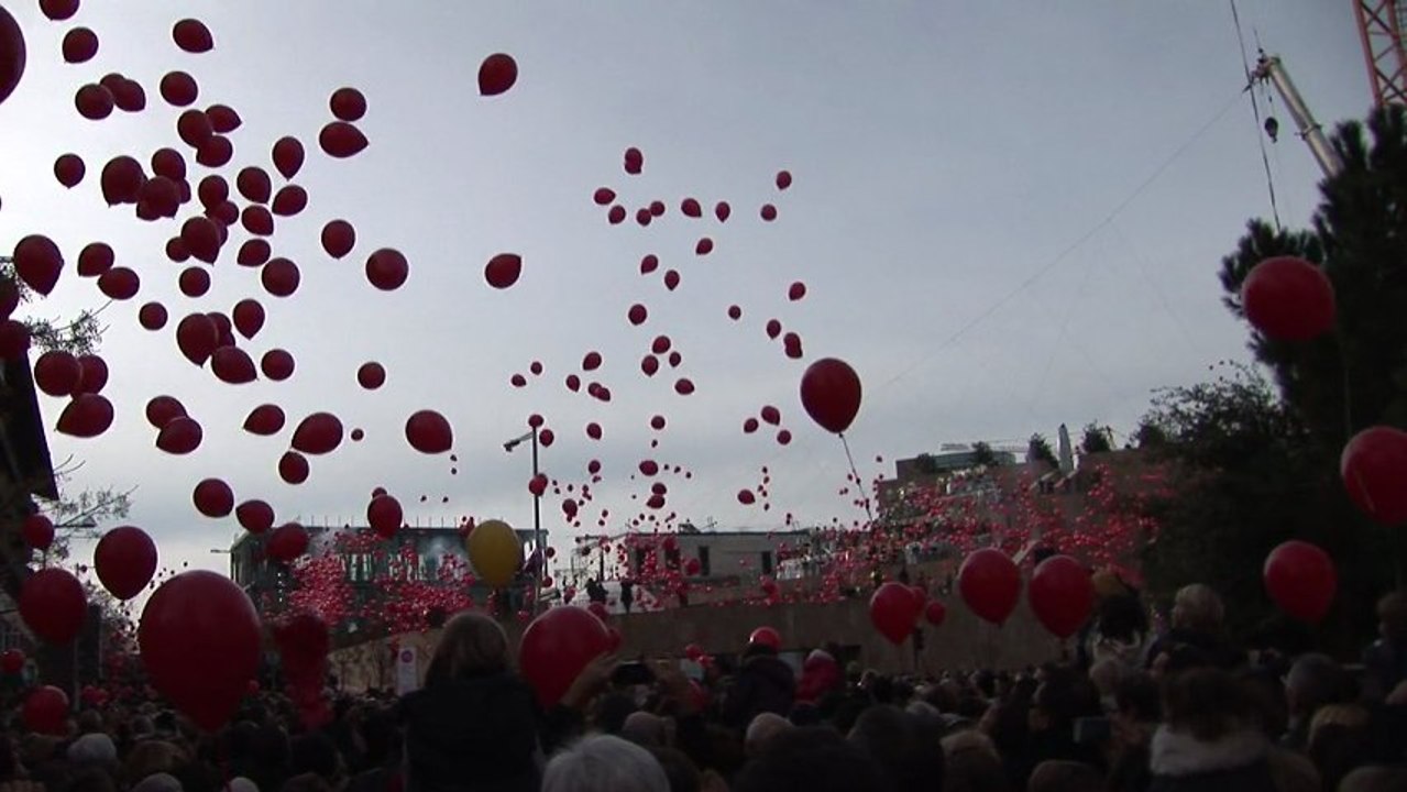 Aerosculpture Aix en Provence, ouverture de Marseille Provence 2013 capitale de Europeenne de la Culture Boudins et pluies de ballons