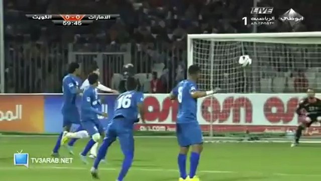 La barre transversale touchée deux fois sur coup franc !