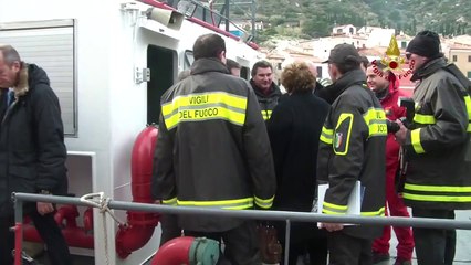 Скачать видео: Isola del Giglio - Visita Ministro dell'Interno, Capo Dipartimento e Capo del Corpo VVF (15.01.13)