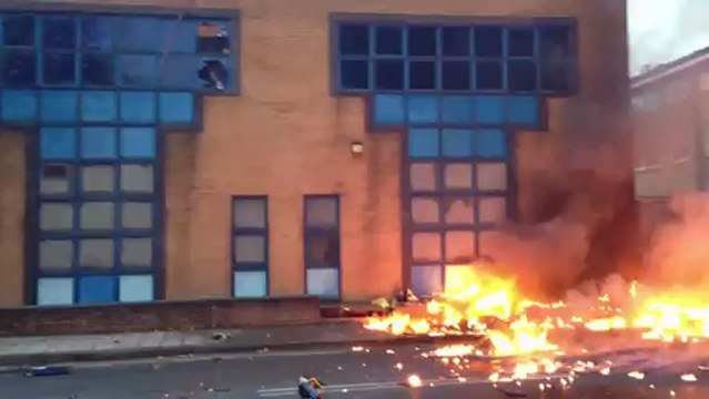 Un hélicoptère se crashe en plein centre de Londres (16.01.2013)