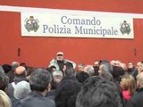 Napoli - Spending review, protesta per i tagli dei vigili urbani (14.01.13)