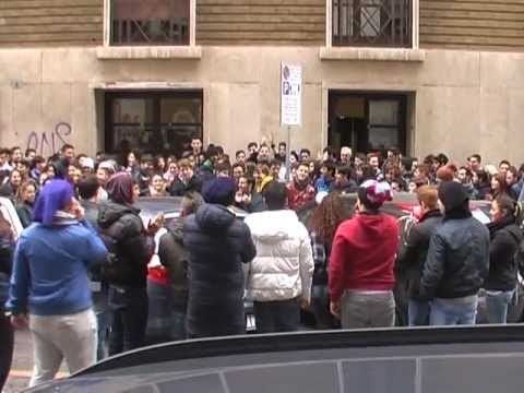 Napoli - Protesta al Liceo Copernico per furti computer (12.01.13)