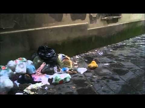 Aversa (CE) - Vicoletto S.Agostino tra abbandono e incuria (12.01.13)