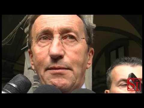 Napoli - Fini a Castel Capuano alla consegna delle Medaglie d'oro (12.01.13)