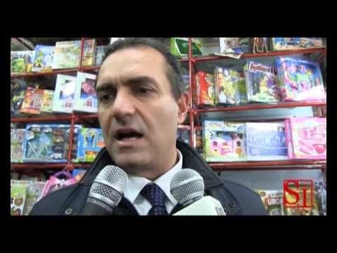 Napoli - Passeggiata antiracket a Ponticelli - La camorra fa schifo (10.01.13)