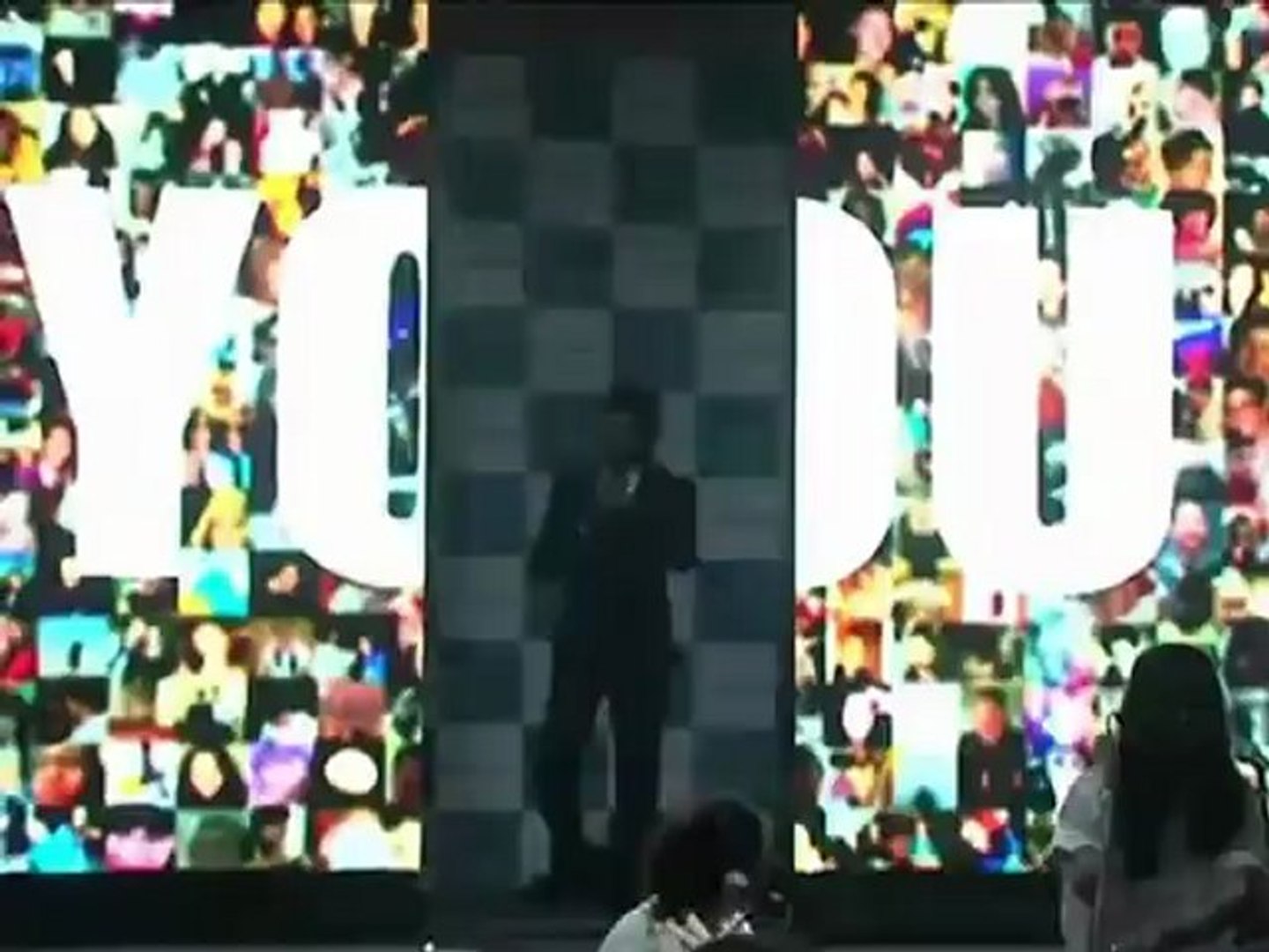 ⁣Shah Rukh turns painter