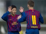 Le Messi sud-coréen du Barça s'amuse avec deux défenseurs !