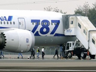 Japan Boeing Dreamliners Grounded After Emergency Landing