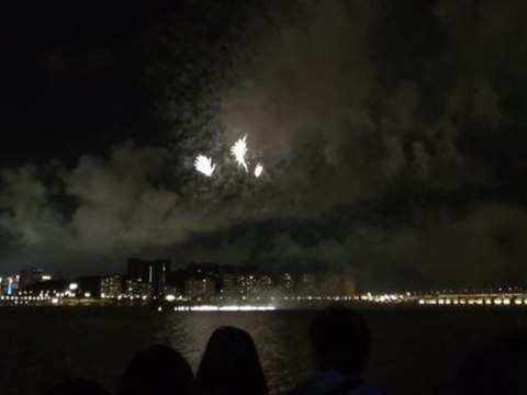 Décollage immédiat : festival de feux d'artifices à Macao (Edith Piaf)