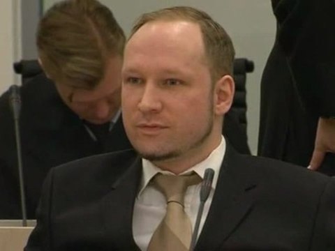 Anders Behring Breivik fait son salut d'extrême droite