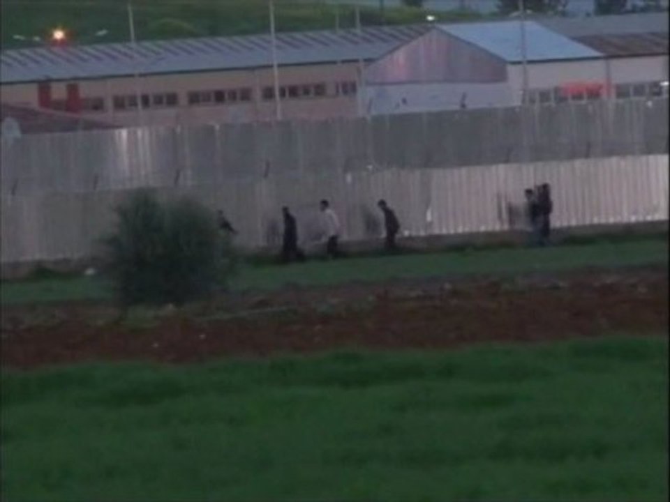 Tirs depuis un poste frontière syrien sur des réfugiés en Turquie