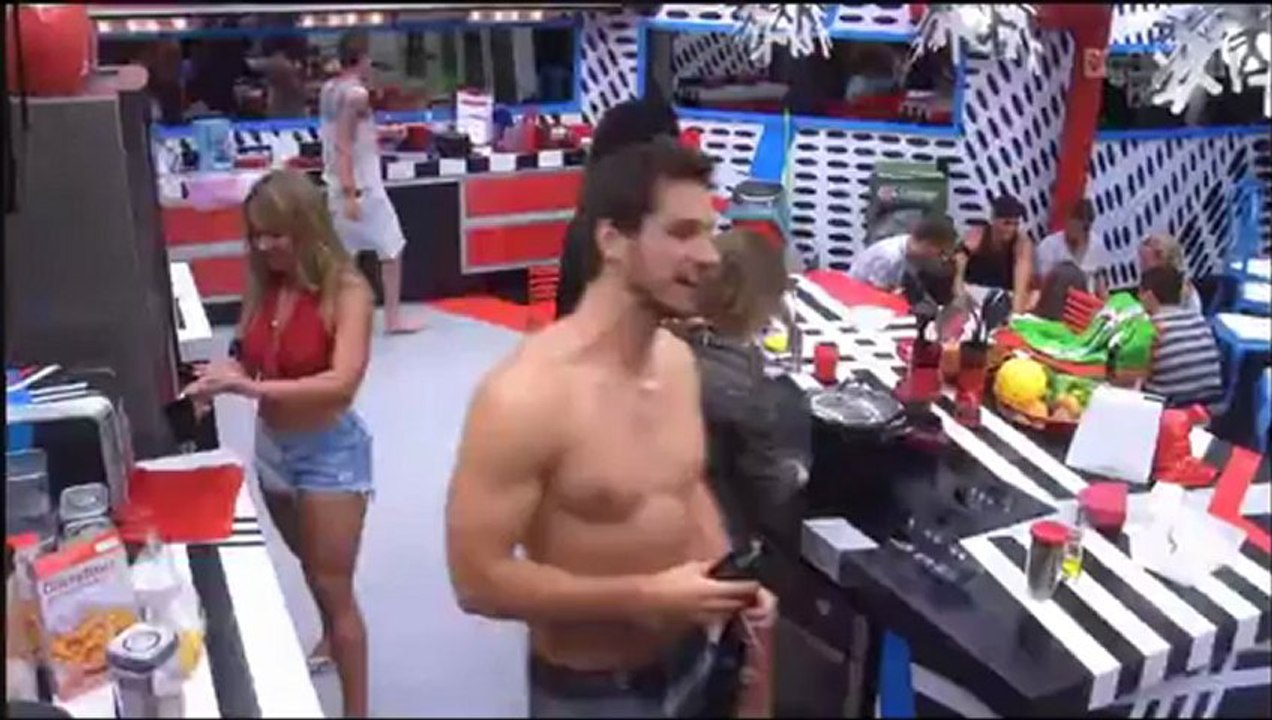 Fanieser na cozinha 09/01 tarde