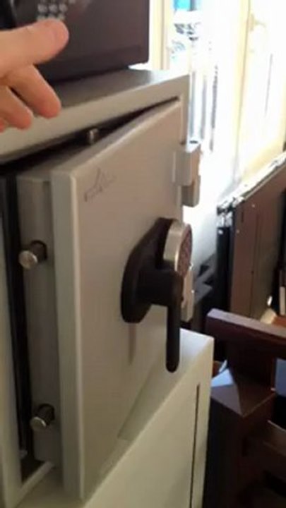 Coffre fort a code wilco visible en agence à verneuil sur seine installé dans toutes les yvelines, mareil marly, marly le roi, la celle saint cloud  et bougival