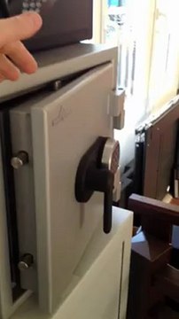Coffre fort a code wilco visible en agence à verneuil sur seine installé dans toutes les yvelines, mareil marly, marly le roi, la celle saint cloud et bougival