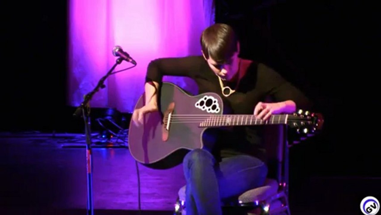 01 - Kaki King - Bone Chaos In The Castle (Live)