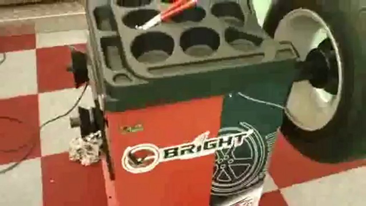 Bright Wheel Balancer – Autohoist Australia Pty Ltd