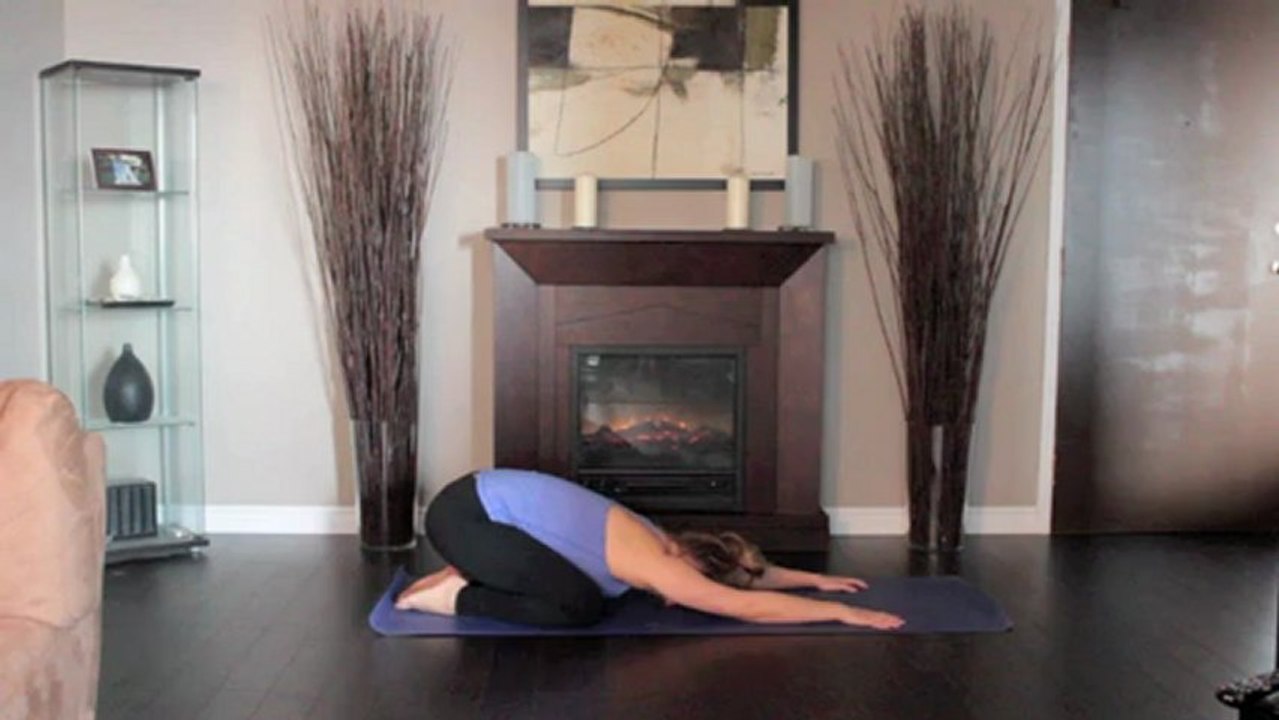 learn yoga - how to do the cat cow yoga pose.