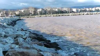 Deniz Renk Değiştirdi