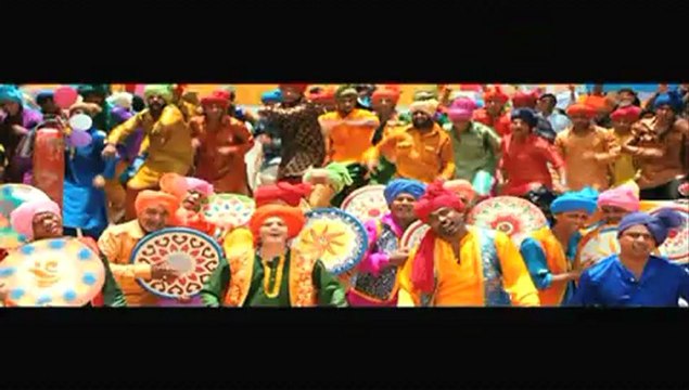 Khiladi Akshay Kumar flaunts desi kurtas in Khiladi 786!.mp4