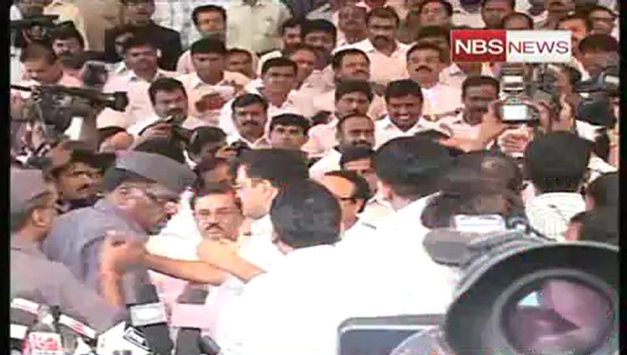 NCP chief Sharad Pawar accepts Ajit Pawar's resignation.mp4