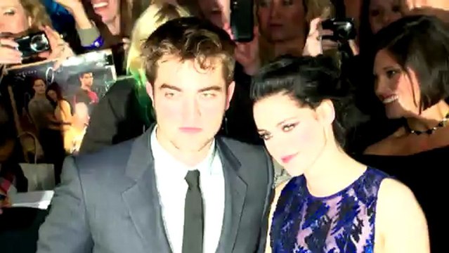 A Lonely Robert Pattinson and His Guitar are Escorted Through Melbourne Airport