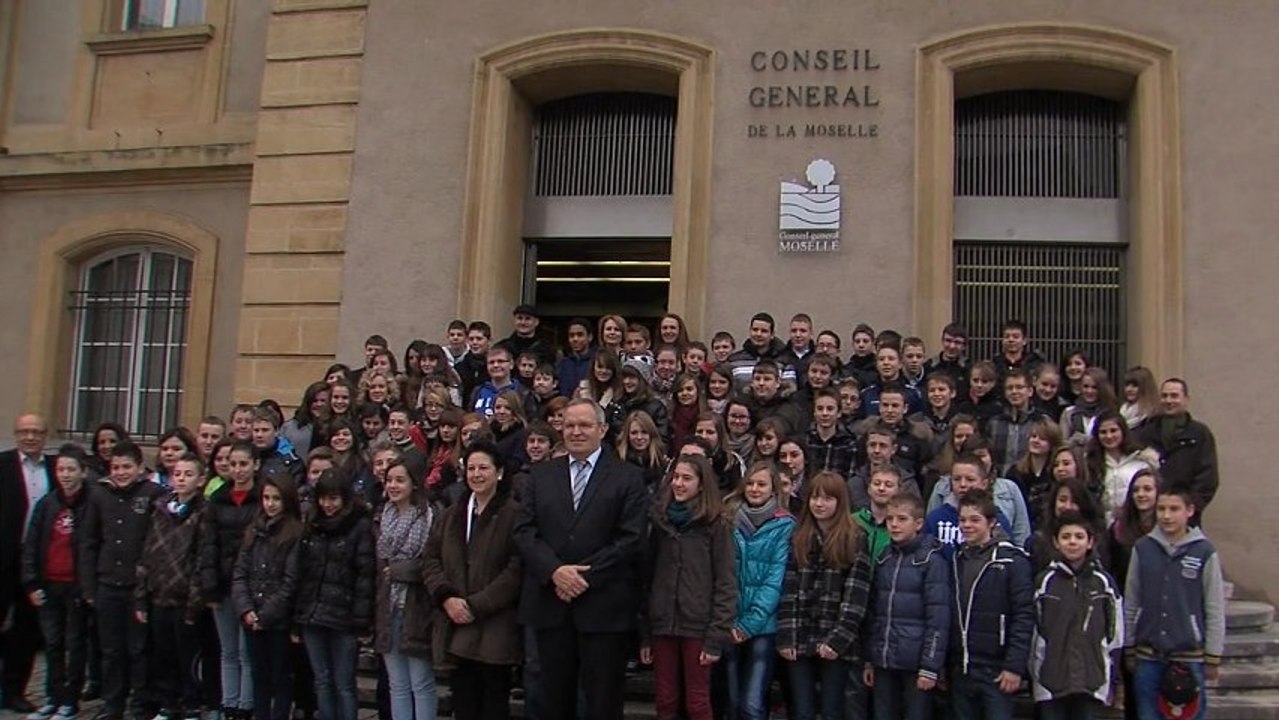 Des collégiens de Grosbliederstroff visitent le Conseil Général