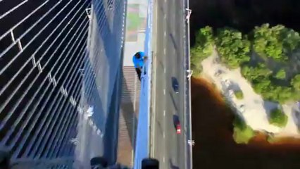 Mustang Wanted escalade le South Bridge