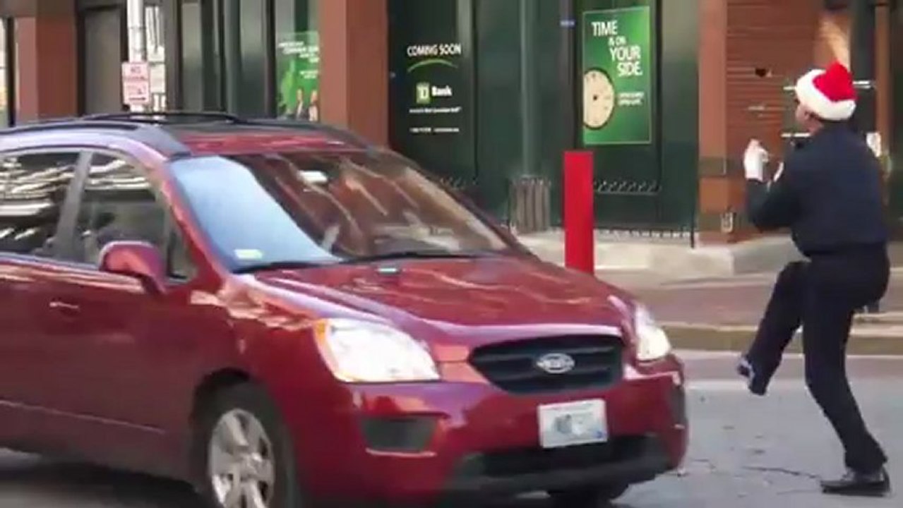 Tony lepore o policia dançarino