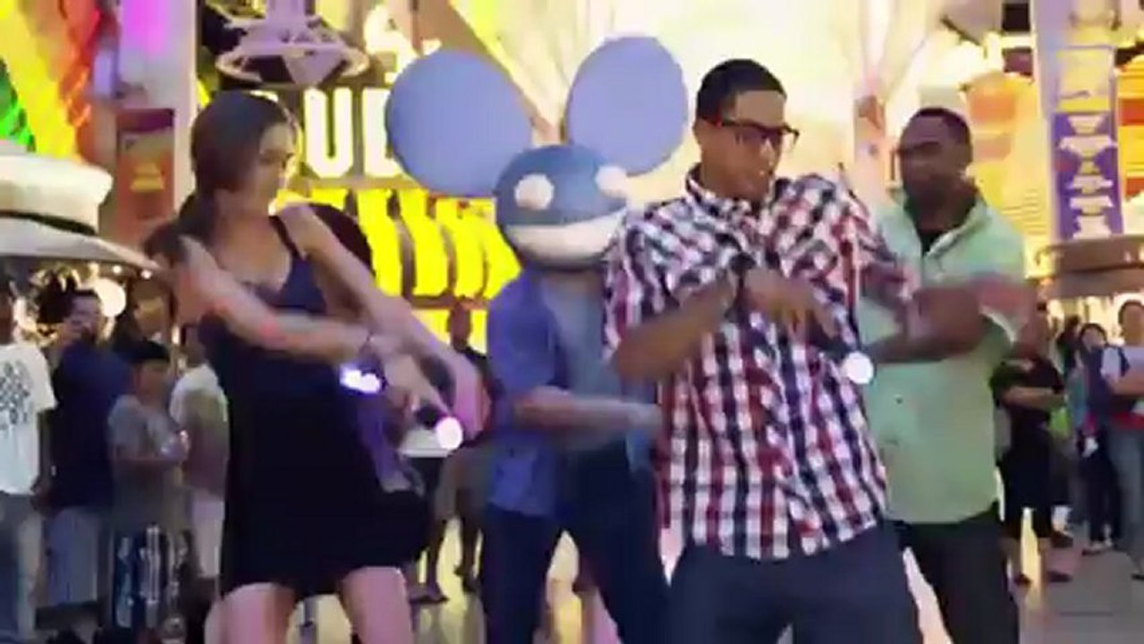 everybody dance with Canadian Deadmau5