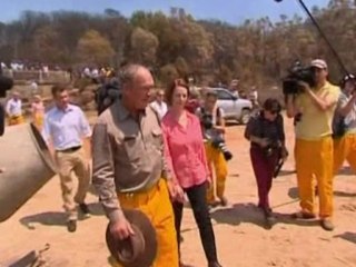 Australian PM pledges cash for bushfires homeless