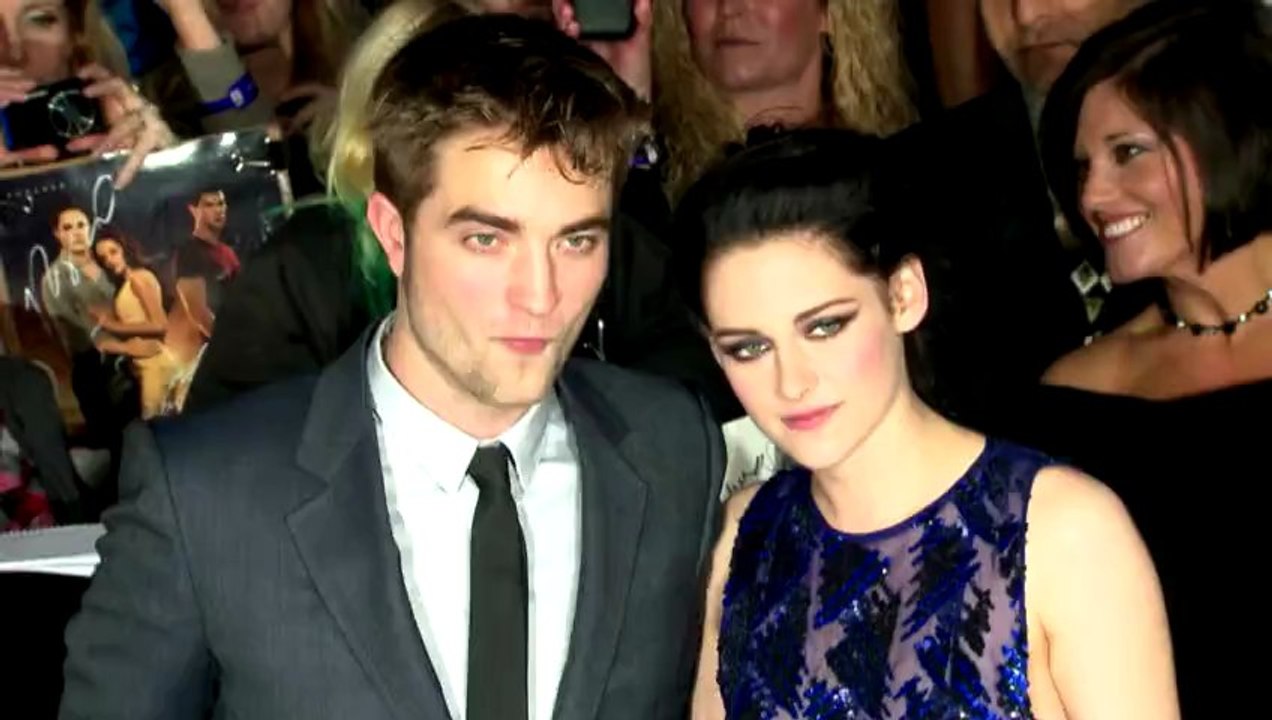 Pattinson mit Gitarre