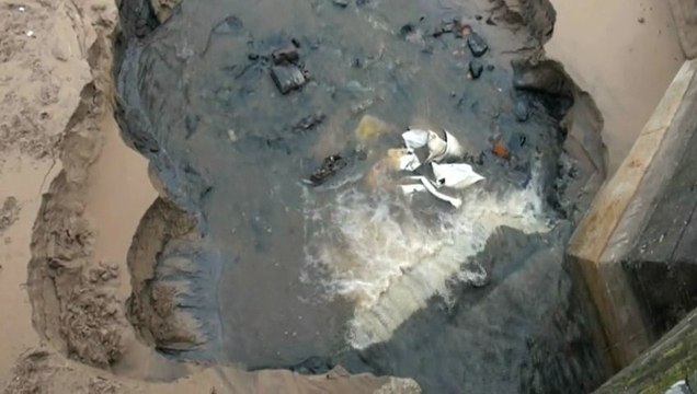 Vertidos en la playa de la Pregona de Candás
