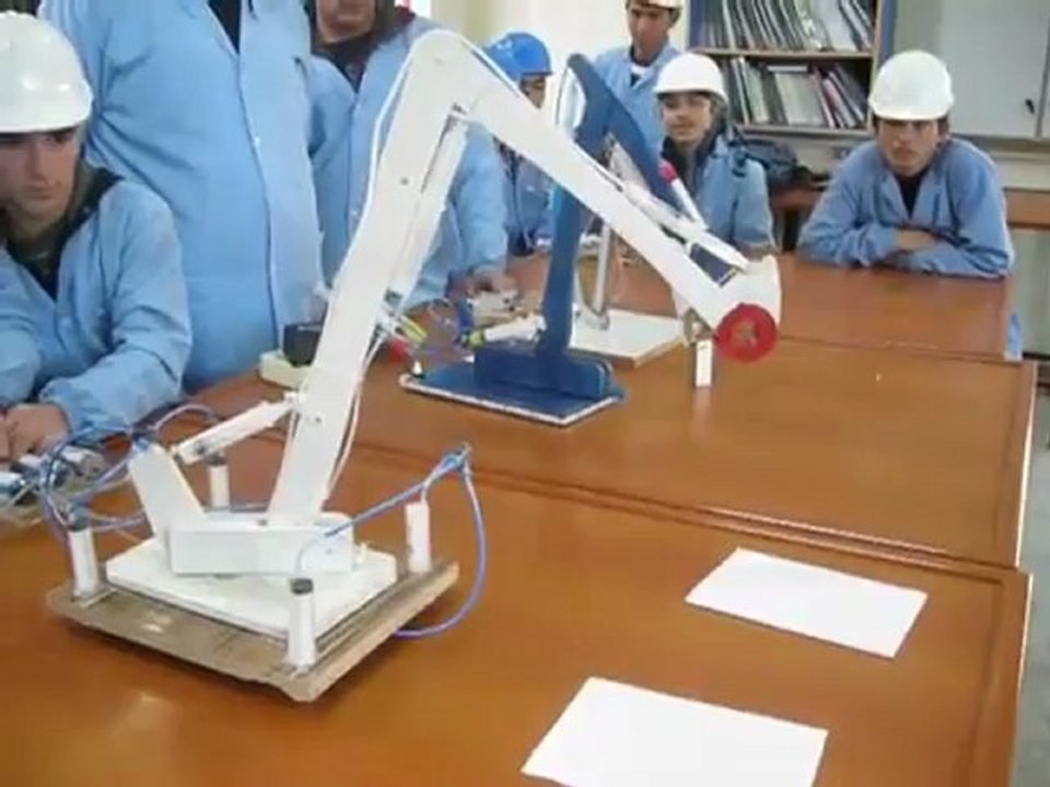 Hydraulic System Based Robot Arm & Hidrolik Sistem Tabanlı Robot Kol