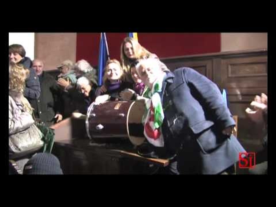 Napoli - La protesta dei dipendenti comunali durante in Consiglio (16.01.13)