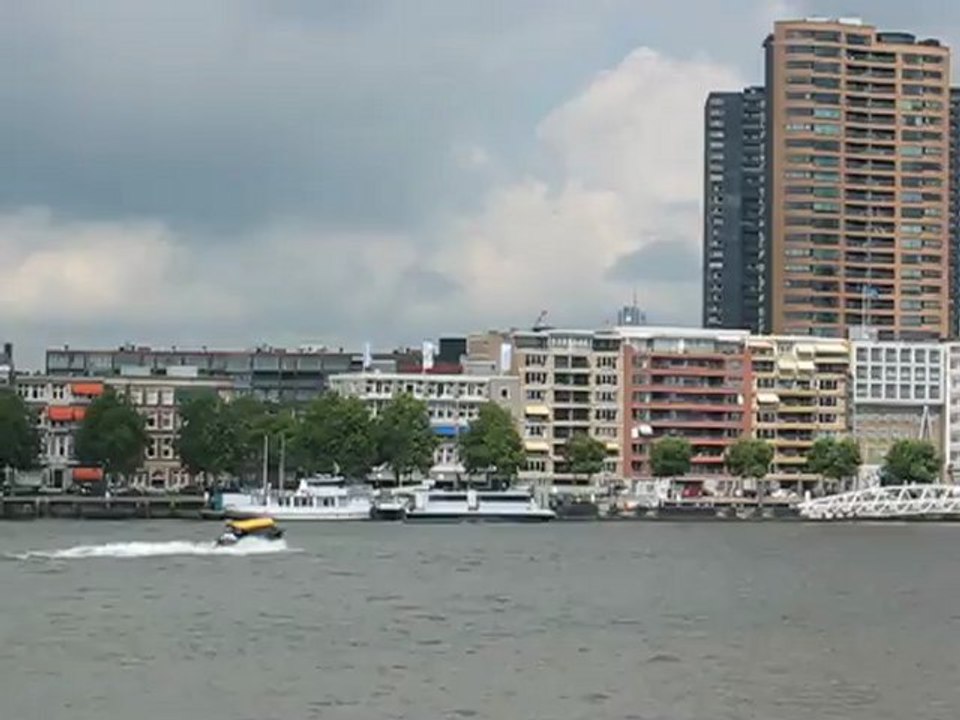 Rotterdam, Pays Bas : taxi & skyline