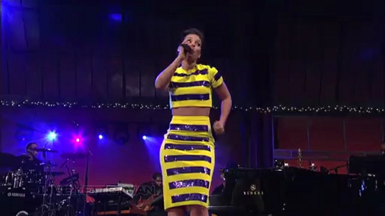 Alicia Keys - Empire State Of Mind (Part II) Broken Down (Live on Letterman)