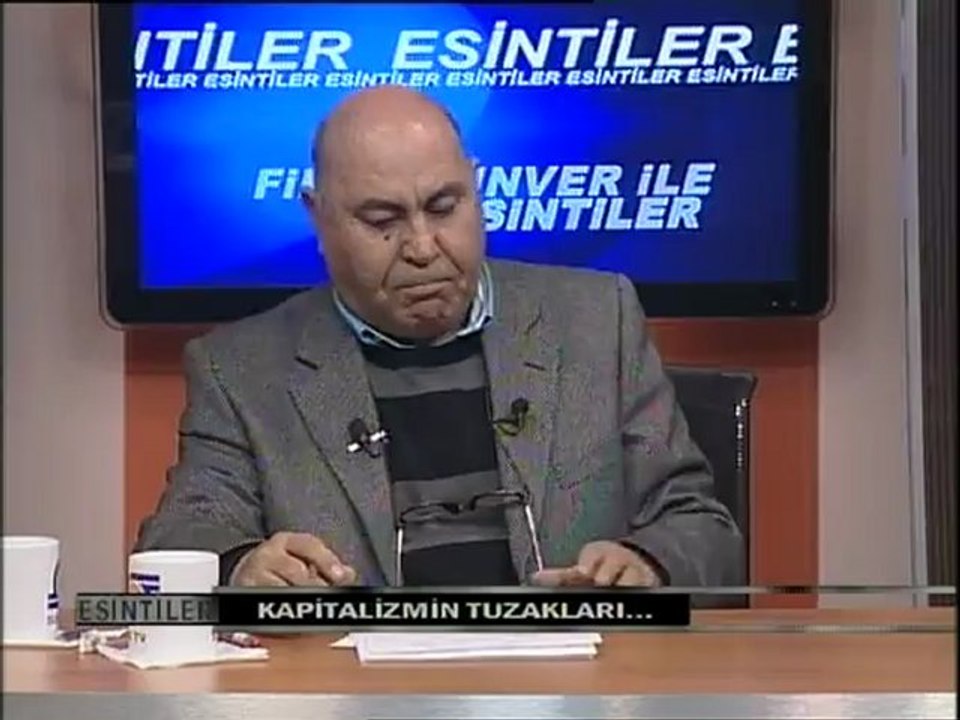 CAMUR İÇİNDEKİ OĞLAN, CAMUR İÇİNDEKİ KIZA ARABA HEDİYE EDİYOR. ARABA  ÇAMURU ÖRTÜYOR.