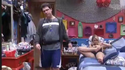 Conversa Fernanda e Nasser.