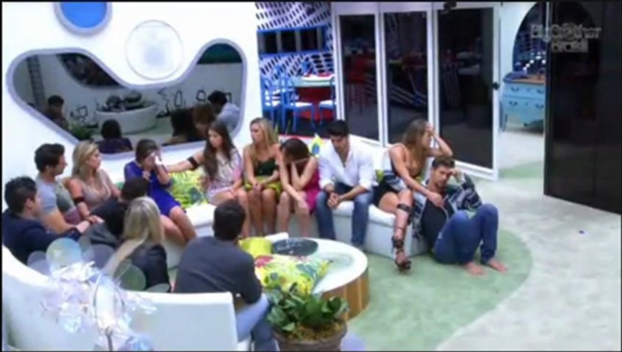 Eli consolando Fani depois do paredão 20/01 parte 2