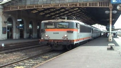 bb 8500 et train couchettes italien en gare de Beziers en Aout 2006