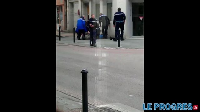 Tarare : l'arrestation du braqueur de la Caisse d'Epargne en direct