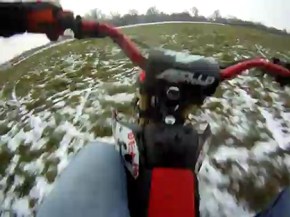 Dirt bike dans la neige ! =)