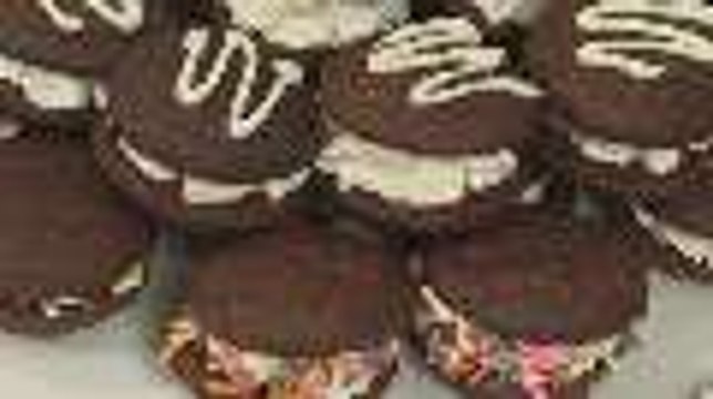 Make it Mini: Mini Red Velvet Whoopie Pies with Marshmallow Filling