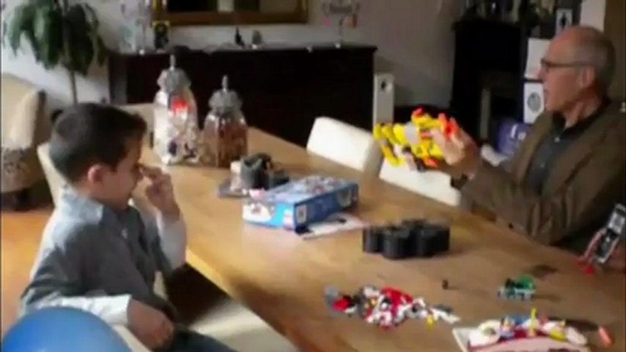 Un grand-père tire sur son petit-fils par accident