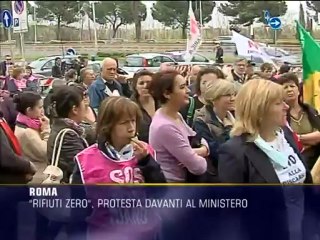 Rifiuti a Roma, protesta al Ministero