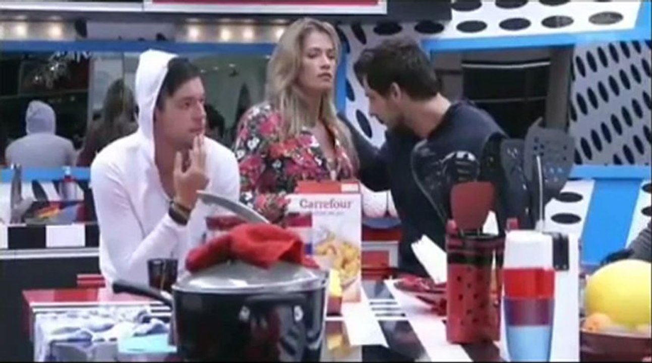 Eli vendo a correntinha da Fani 10/01 cozinha - noite