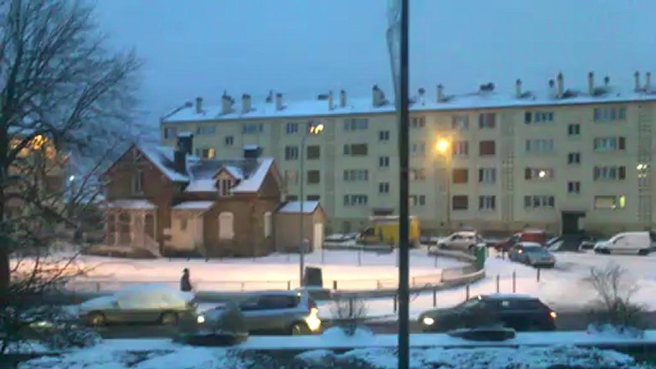 MA VILLE ENNEIGÉE DEPUIS MA FENETRE ...