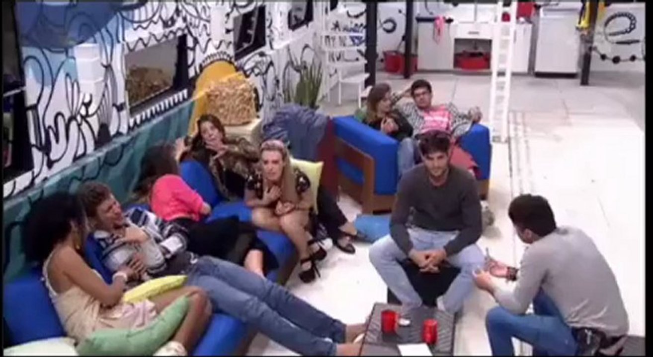 Eli fazendo cafuné na Fani 11/01 parte 3